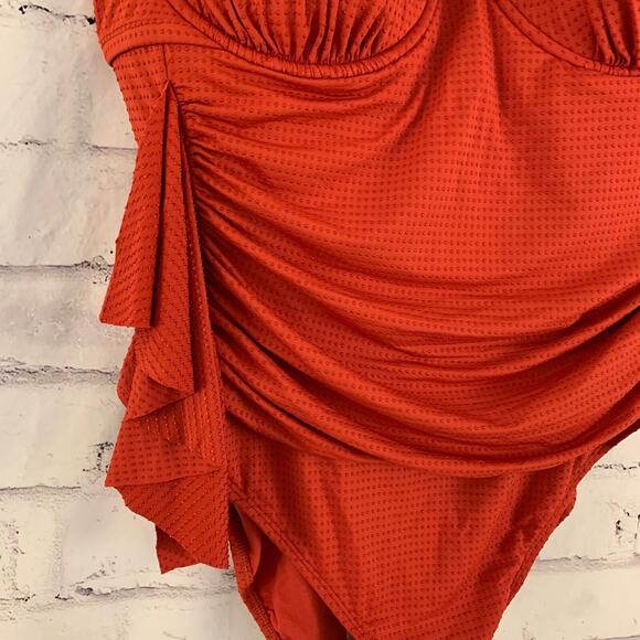 Rhode Women's Red Textured Dot One Piece Swimsuit Size 2X - Picture 3 of 7